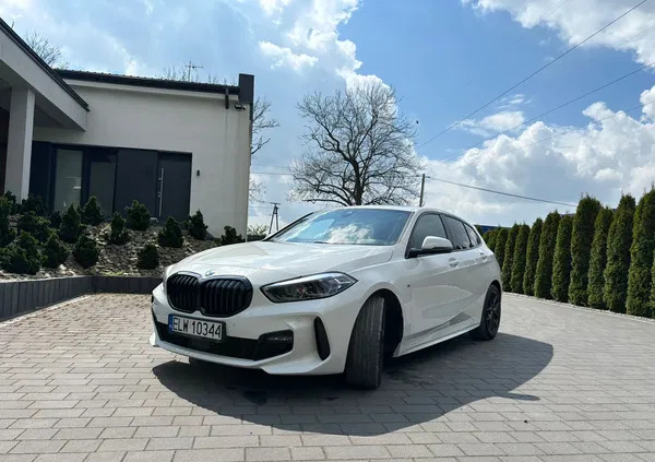 samochody osobowe BMW Seria 1 cena 132000 przebieg: 42000, rok produkcji 2021 z Tuszyn